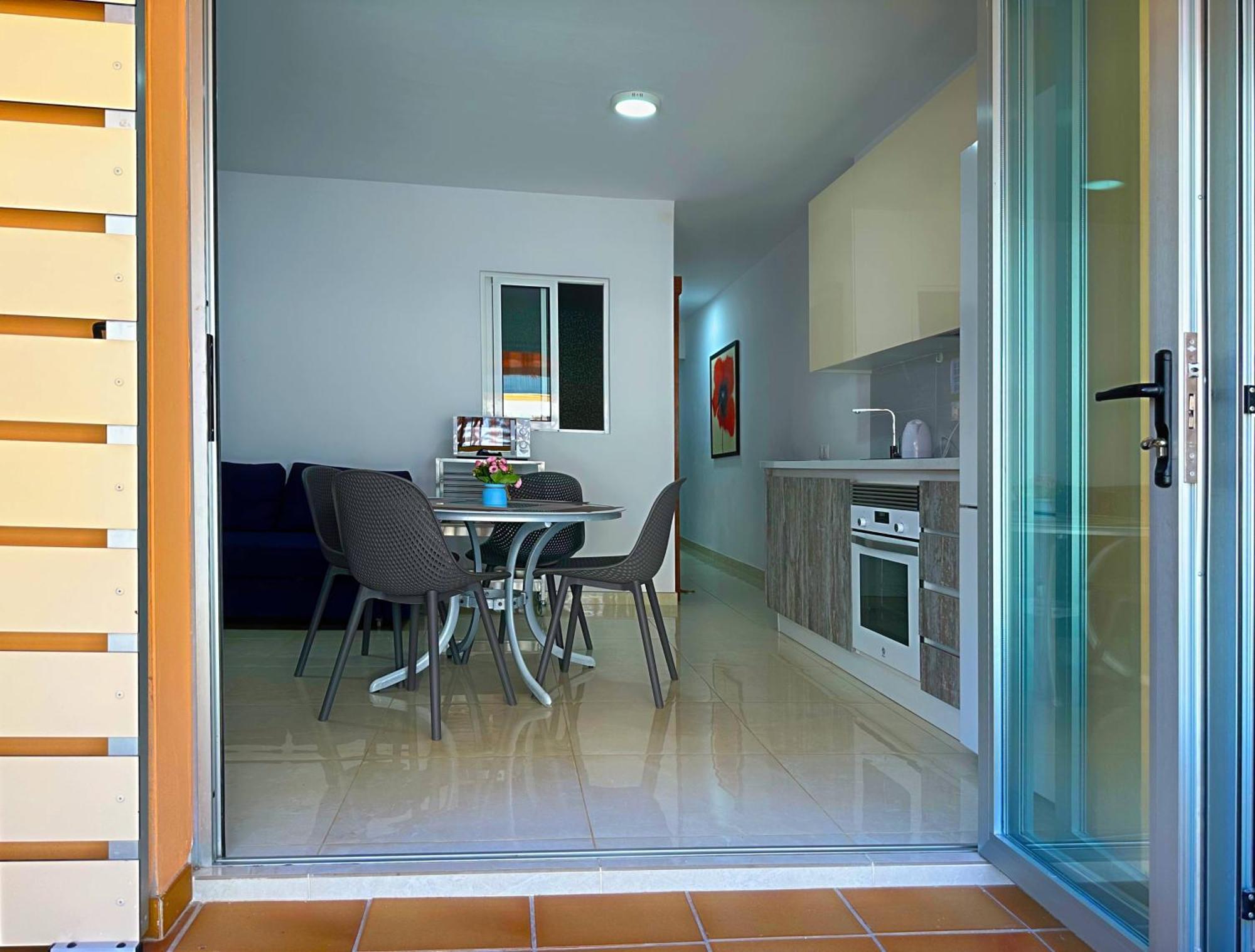 Los Cristianos Piscina Y Terraza Екстериор снимка