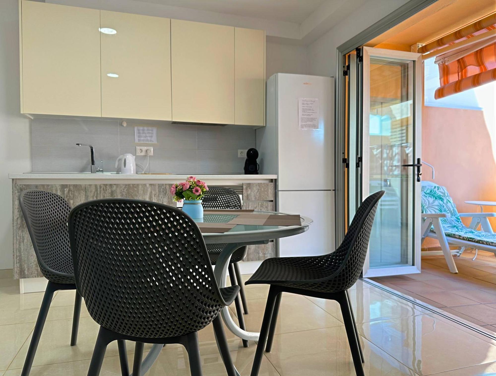 Los Cristianos Piscina Y Terraza Екстериор снимка